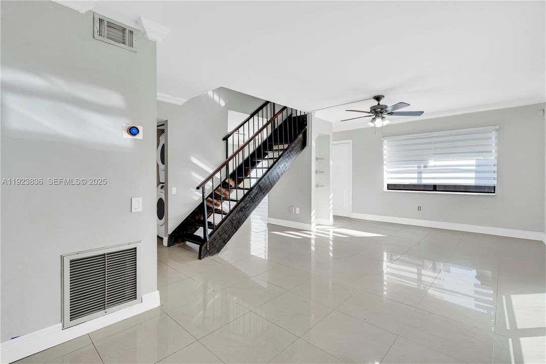 For Rent: $2,600 (2 beds, 2 baths, 1330 Square Feet)