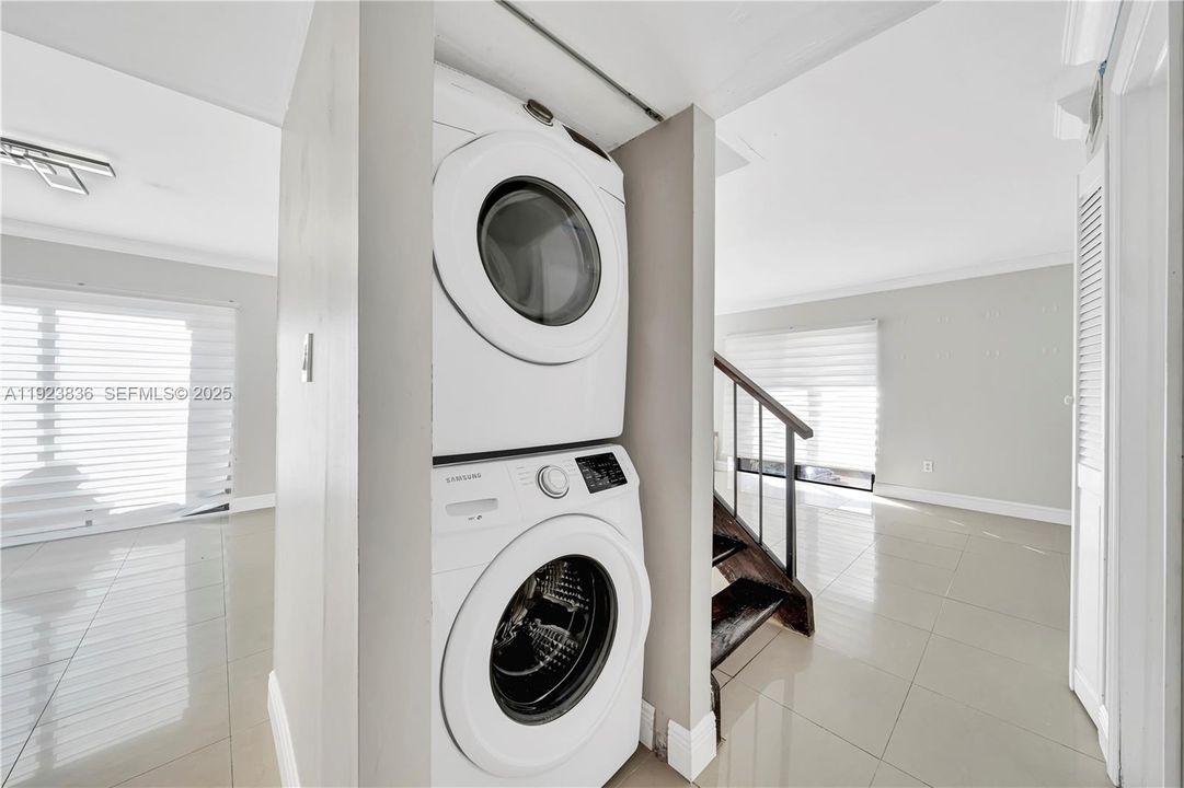 For Rent: $2,600 (2 beds, 2 baths, 1330 Square Feet)