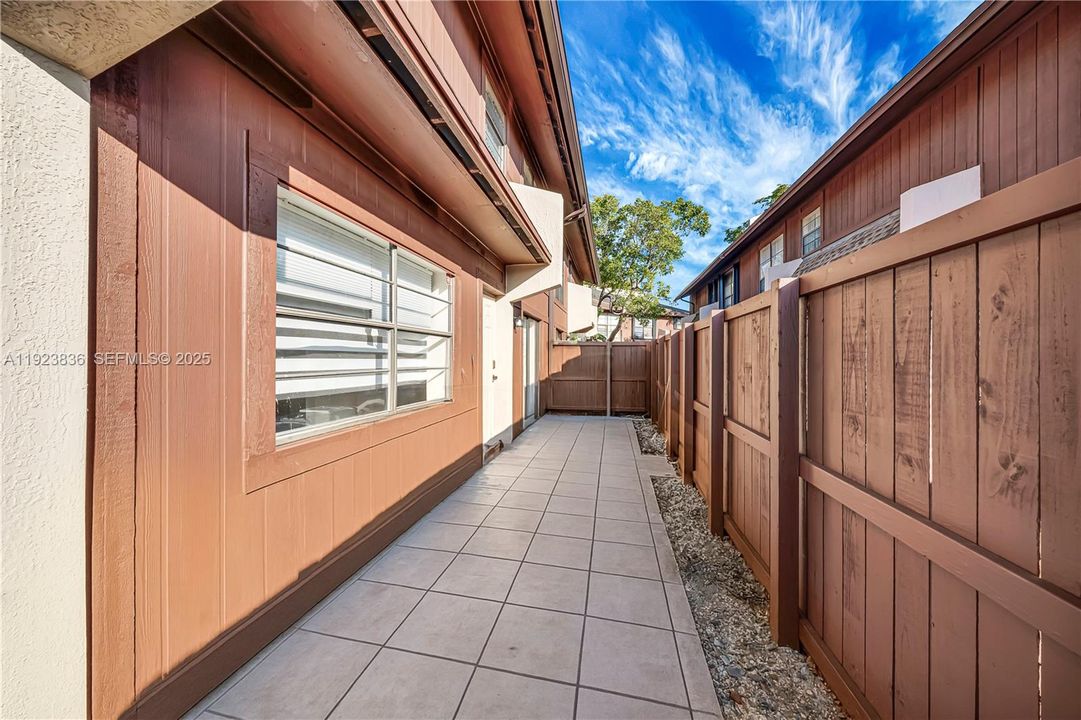 For Rent: $2,600 (2 beds, 2 baths, 1330 Square Feet)