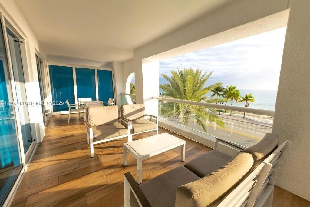 待售: $1,395,000 (2 贝兹, 2 浴室, 1061 平方英尺)