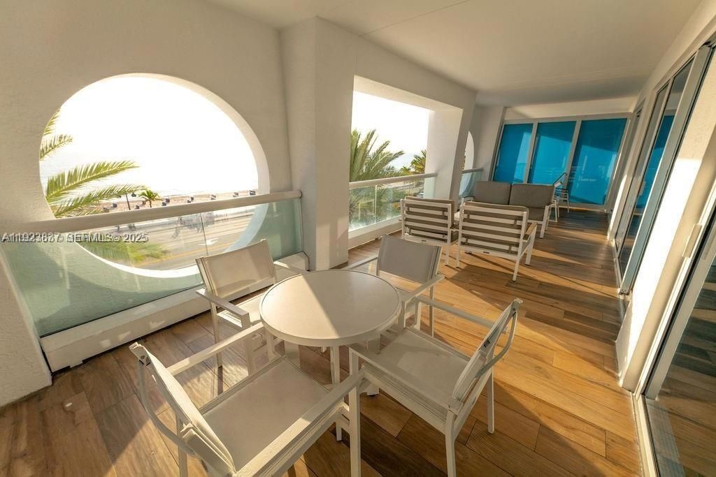 待售: $1,395,000 (2 贝兹, 2 浴室, 1061 平方英尺)