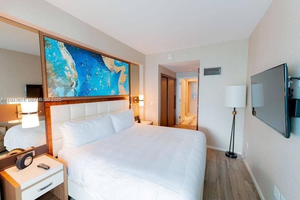 待售: $1,395,000 (2 贝兹, 2 浴室, 1061 平方英尺)