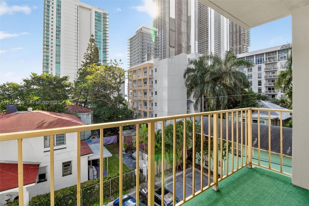 Active With Contract: $2,800 (3 beds, 2 baths, 0 Square Feet)