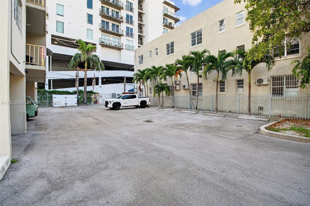 Active With Contract: $2,800 (3 beds, 2 baths, 0 Square Feet)