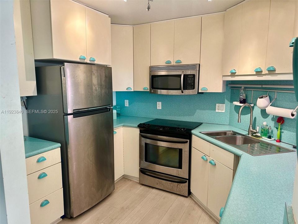 待售: $324,999 (1 贝兹, 1 浴室, 846 平方英尺)