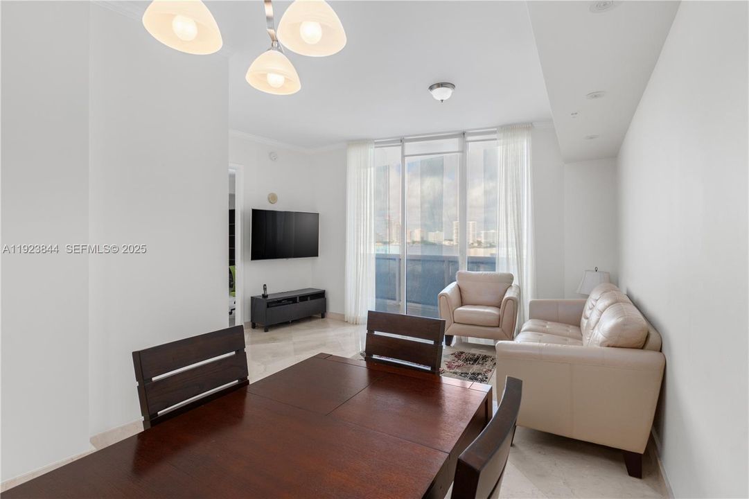 В аренду: $4,700 (1 спален, 1 ванн, 1168 Квадратных фут)