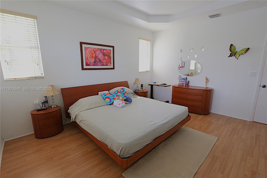 В аренду: $3,500 (3 спален, 2 ванн, 1710 Квадратных фут)