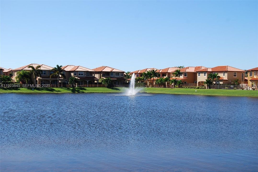 В аренду: $3,500 (3 спален, 2 ванн, 1710 Квадратных фут)