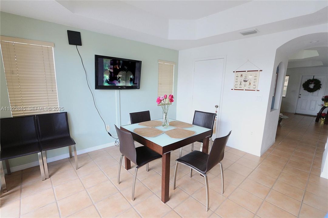 В аренду: $3,500 (3 спален, 2 ванн, 1710 Квадратных фут)