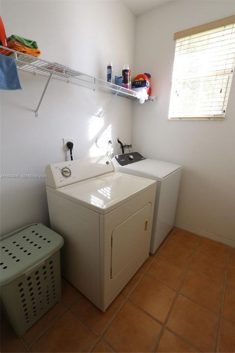 В аренду: $3,500 (3 спален, 2 ванн, 1710 Квадратных фут)