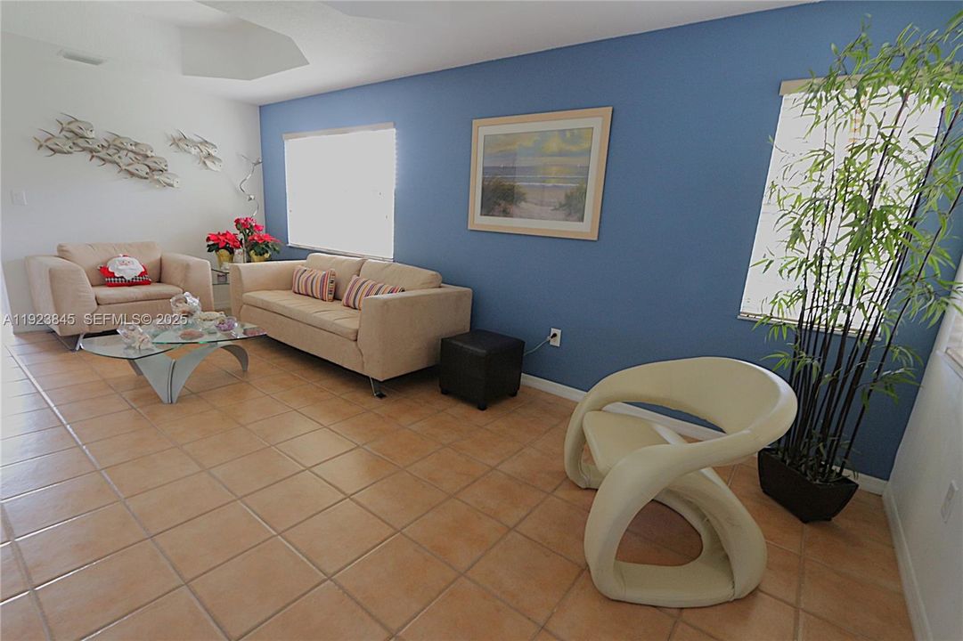 В аренду: $3,500 (3 спален, 2 ванн, 1710 Квадратных фут)