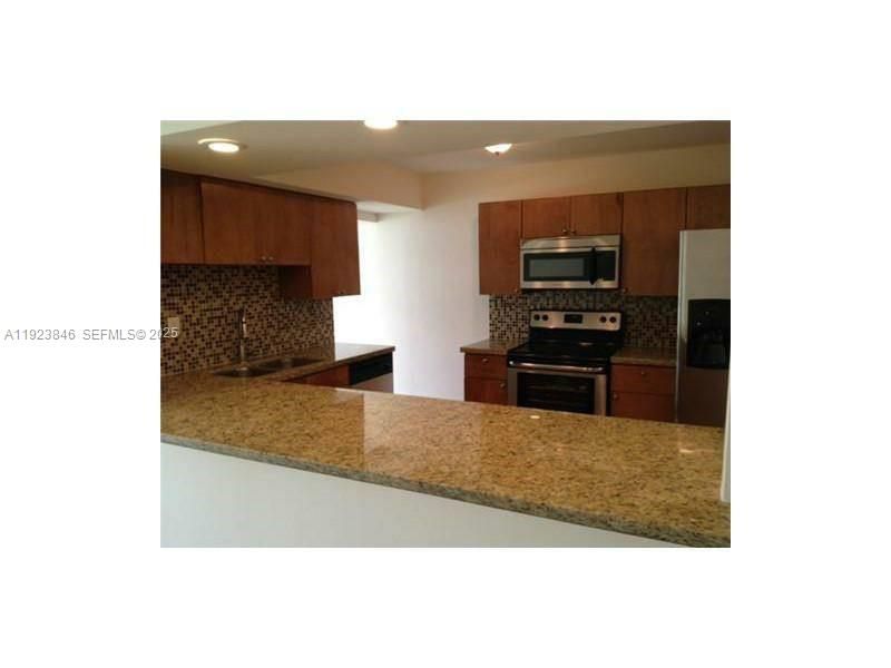 For Rent: $1,840 (1 beds, 1 baths, 875 Square Feet)