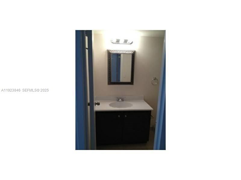 For Rent: $1,840 (1 beds, 1 baths, 875 Square Feet)