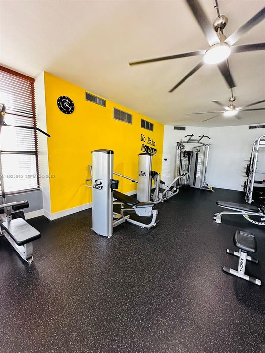 For Rent: $1,840 (1 beds, 1 baths, 875 Square Feet)