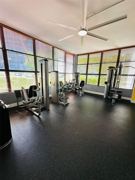 For Rent: $1,840 (1 beds, 1 baths, 875 Square Feet)