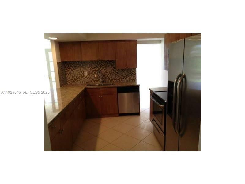 For Rent: $1,840 (1 beds, 1 baths, 875 Square Feet)