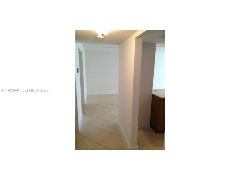 For Rent: $1,840 (1 beds, 1 baths, 875 Square Feet)
