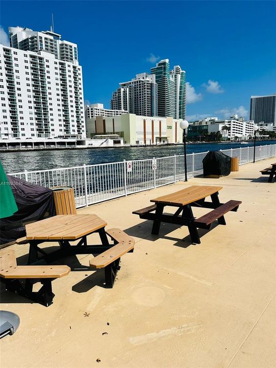 For Rent: $1,840 (1 beds, 1 baths, 875 Square Feet)