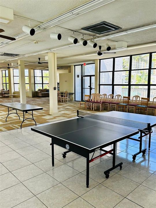 For Rent: $1,840 (1 beds, 1 baths, 875 Square Feet)