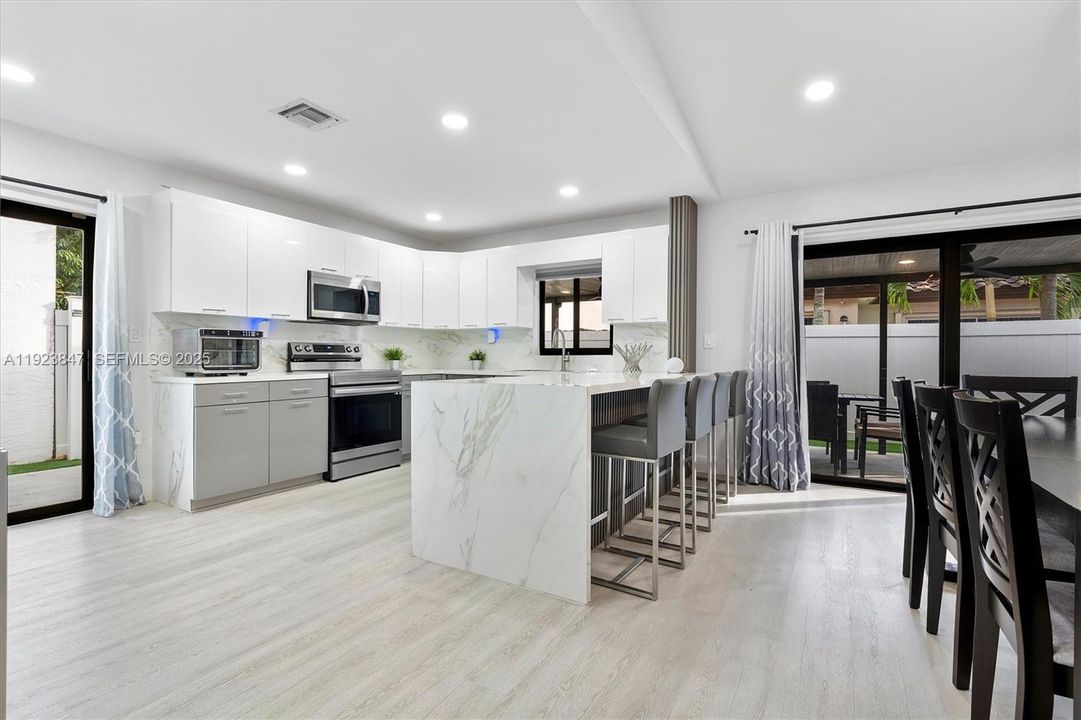 待售: $829,900 (3 贝兹, 2 浴室, 1940 平方英尺)