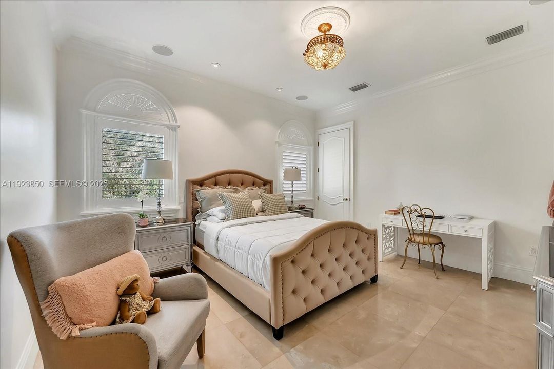 На продажу: $3,850,000 (5 спален, 6 ванн, 5405 Квадратных фут)