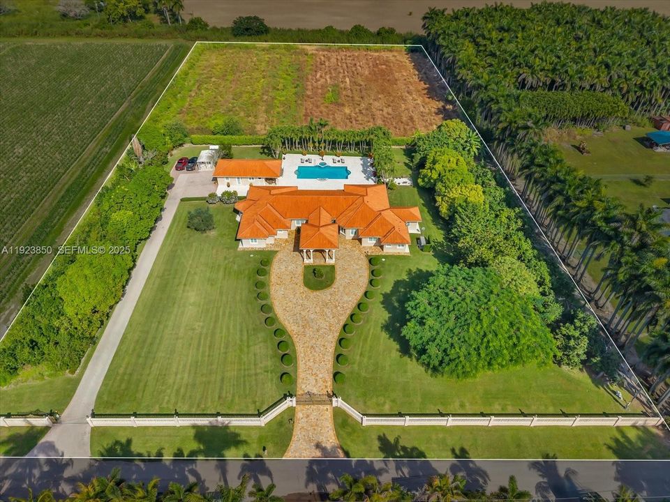 На продажу: $3,850,000 (5 спален, 6 ванн, 5405 Квадратных фут)