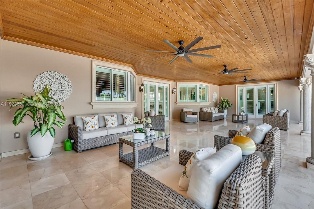 На продажу: $3,850,000 (5 спален, 6 ванн, 5405 Квадратных фут)