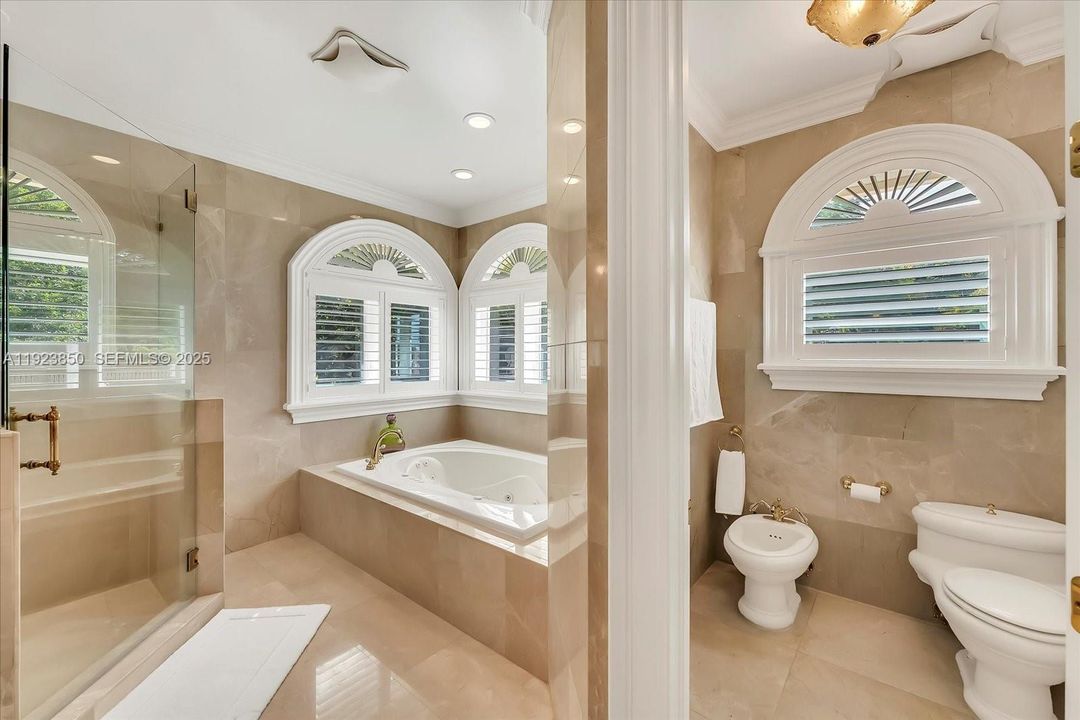 На продажу: $3,850,000 (5 спален, 6 ванн, 5405 Квадратных фут)