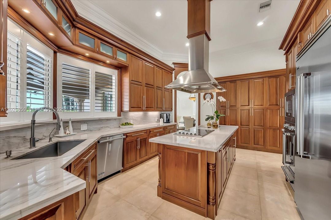 На продажу: $3,850,000 (5 спален, 6 ванн, 5405 Квадратных фут)