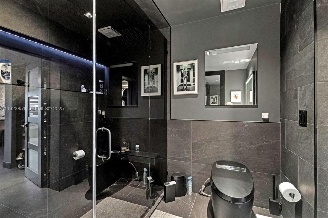 For Rent: $4,500 (3 beds, 2 baths, 1660 Square Feet)