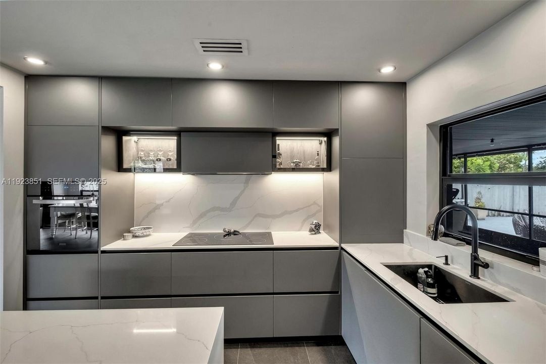 For Rent: $4,500 (3 beds, 2 baths, 1660 Square Feet)