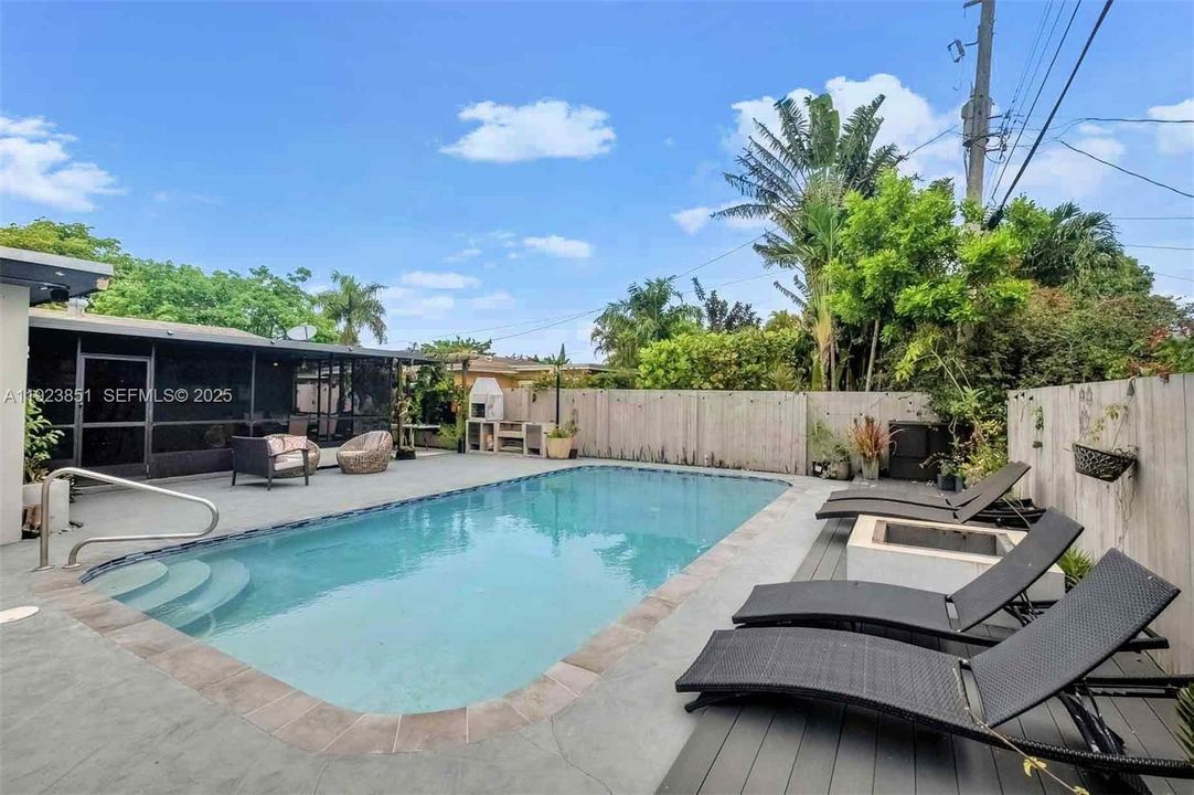 For Rent: $4,500 (3 beds, 2 baths, 1660 Square Feet)