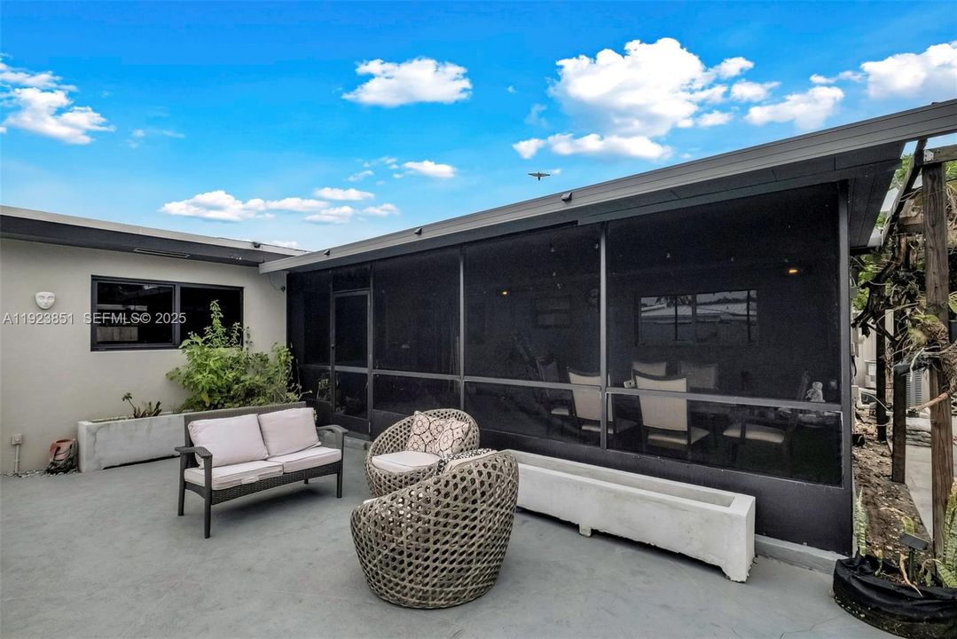 For Rent: $4,500 (3 beds, 2 baths, 1660 Square Feet)