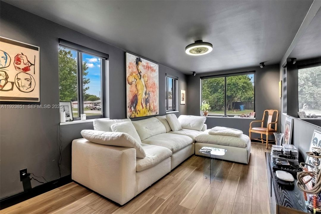 For Rent: $4,500 (3 beds, 2 baths, 1660 Square Feet)