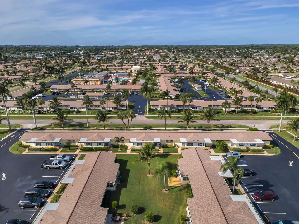 For Sale: $99,900 (1 beds, 1 baths, 612 Square Feet)