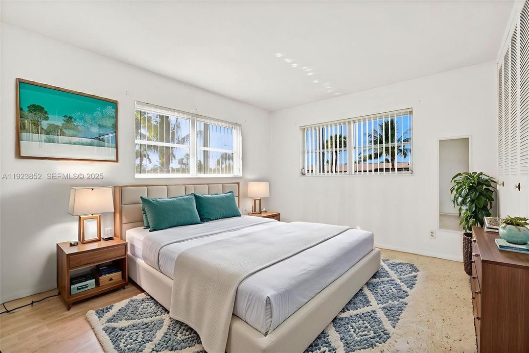 For Sale: $99,900 (1 beds, 1 baths, 612 Square Feet)