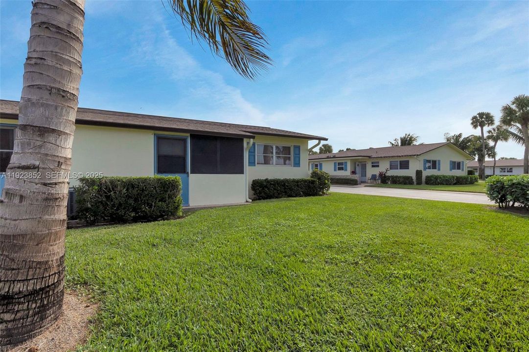 For Sale: $99,900 (1 beds, 1 baths, 612 Square Feet)