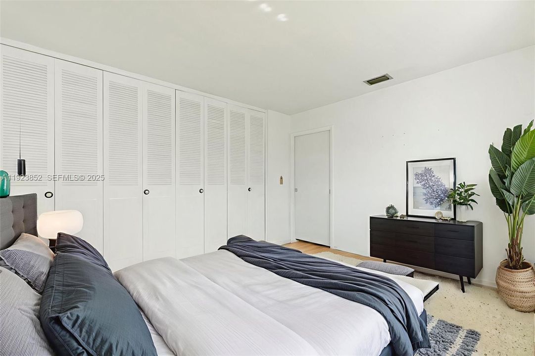 For Sale: $99,900 (1 beds, 1 baths, 612 Square Feet)