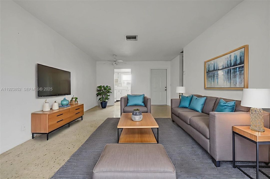 For Sale: $99,900 (1 beds, 1 baths, 612 Square Feet)