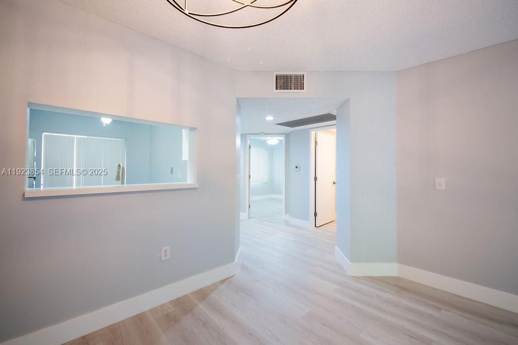 For Rent: $2,500 (2 beds, 2 baths, 1207 Square Feet)