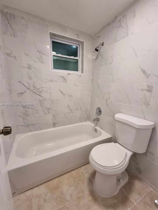 For Sale: $229,000 (1 beds, 1 baths, 562 Square Feet)