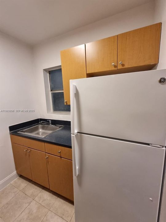 For Sale: $229,000 (1 beds, 1 baths, 562 Square Feet)