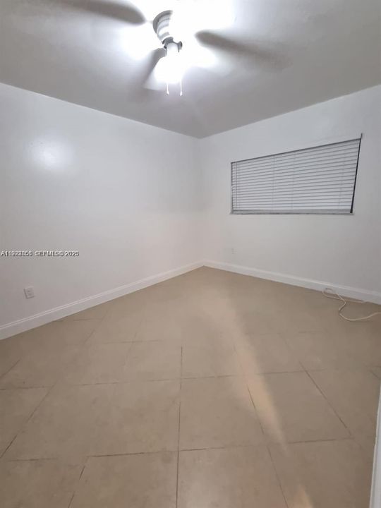 For Sale: $229,000 (1 beds, 1 baths, 562 Square Feet)