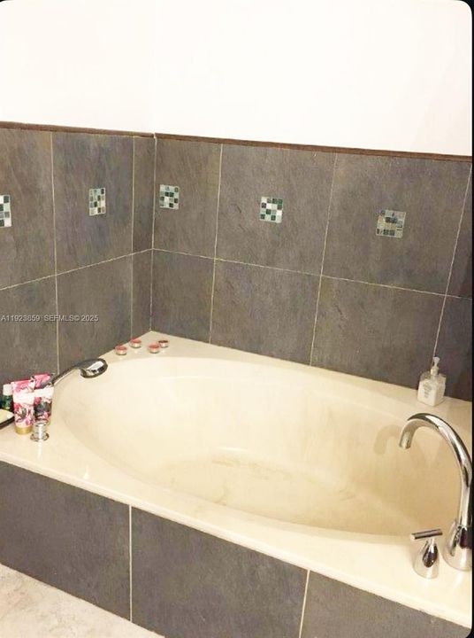 For Rent: $4,000 (3 beds, 2 baths, 1429 Square Feet)