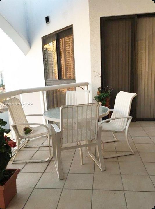 For Rent: $4,000 (3 beds, 2 baths, 1429 Square Feet)