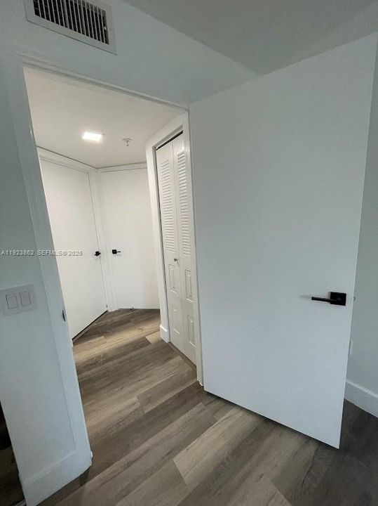 For Rent: $1,899 (1 beds, 1 baths, 719 Square Feet)