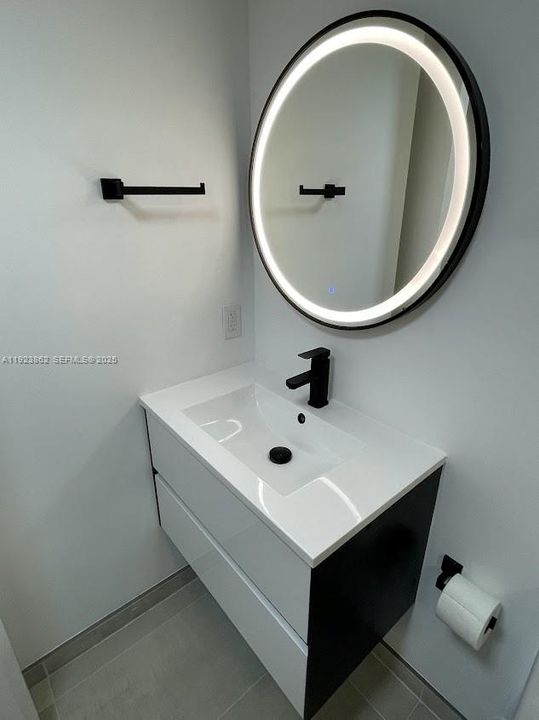 For Rent: $1,899 (1 beds, 1 baths, 719 Square Feet)