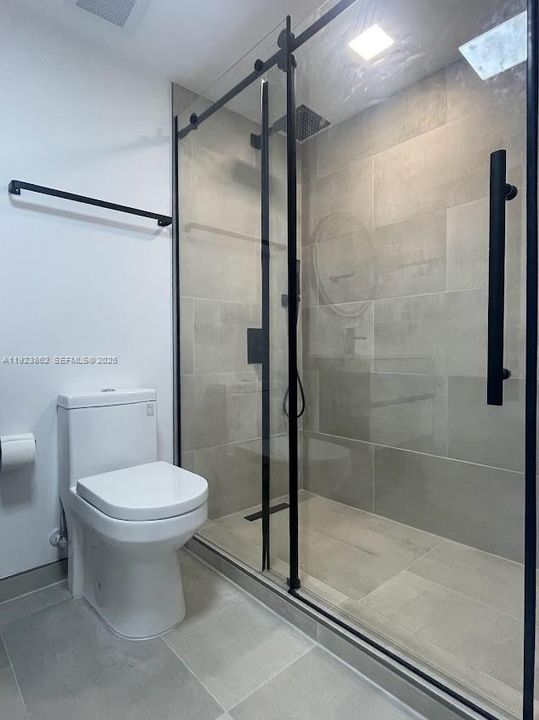 For Rent: $1,899 (1 beds, 1 baths, 719 Square Feet)