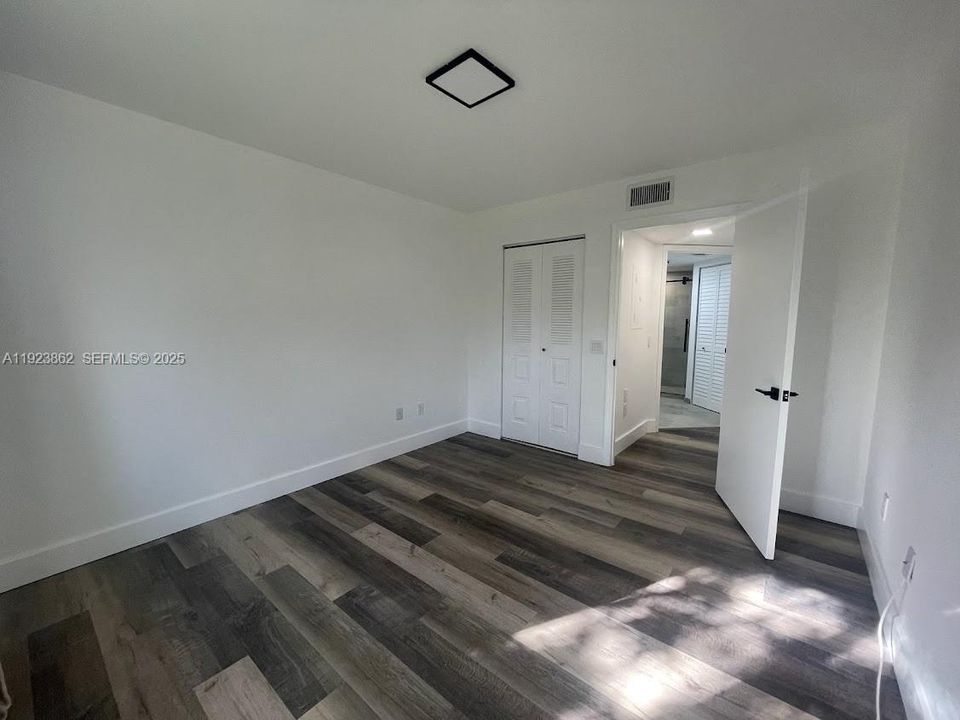 For Rent: $1,899 (1 beds, 1 baths, 719 Square Feet)