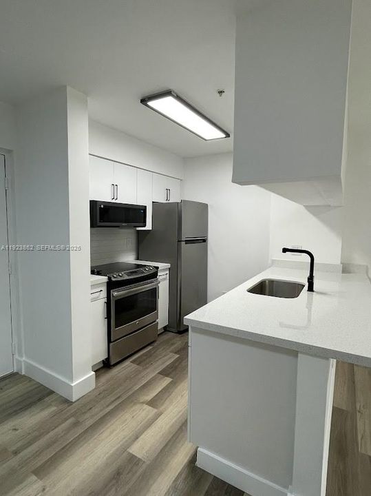For Rent: $1,899 (1 beds, 1 baths, 719 Square Feet)